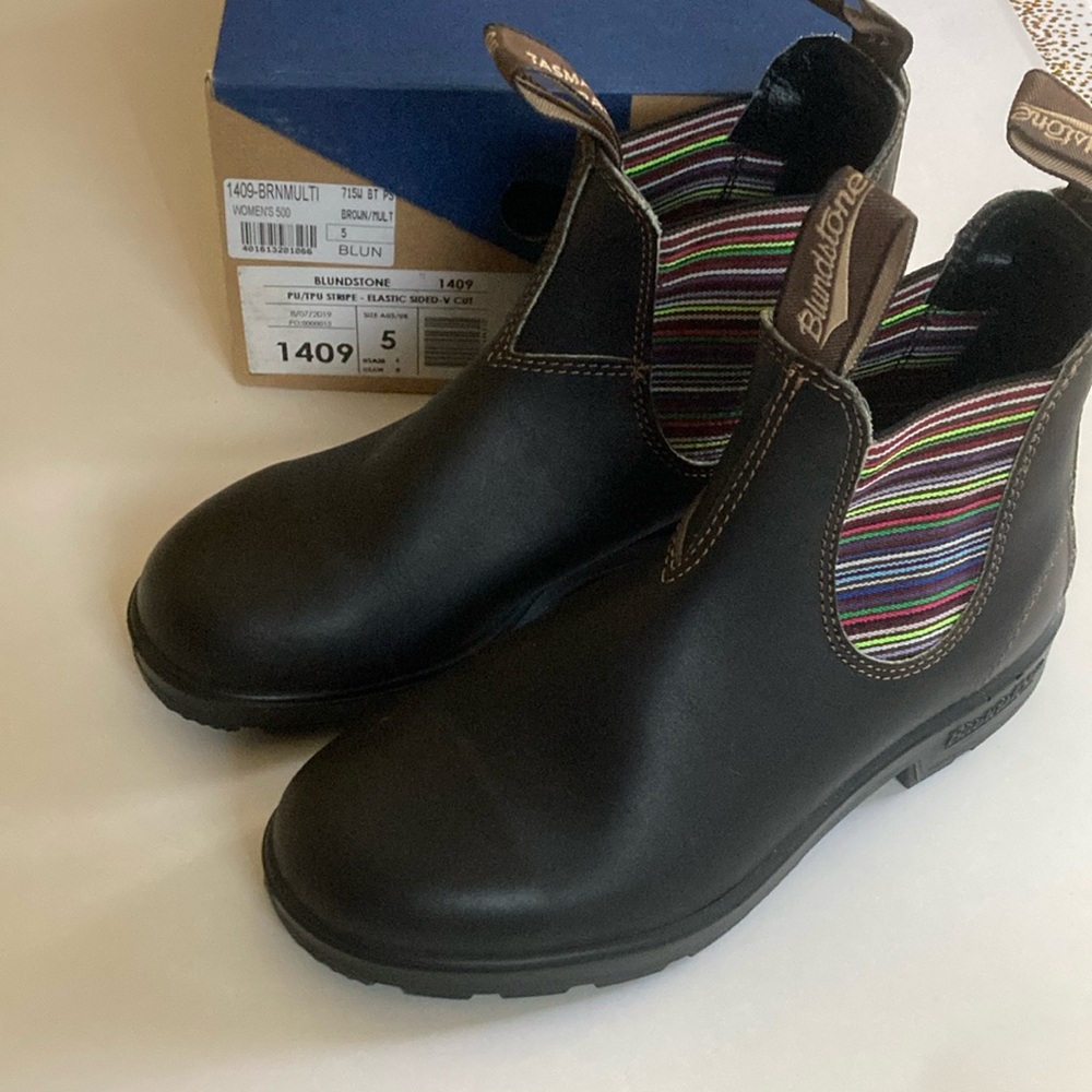 Blundstone Dark Leather Boots with Striped Accents
